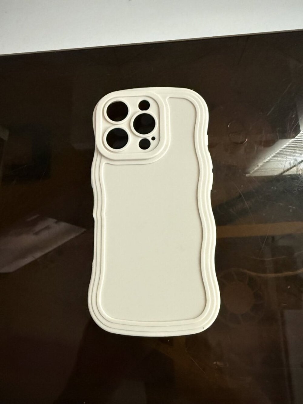 Amazon IPhone 16 Pro Cream Scalloped Phone Case
